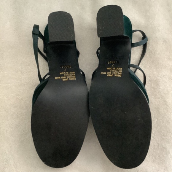 Unlisted Dark Green Velvet Criss Cross Strap Chunky Heels 7M PRE-OWNED - Picture 4 of 9